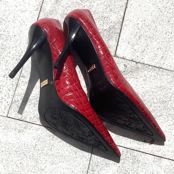 Heels - Picture 2 of 2